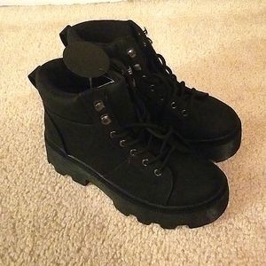 Forever 21 Black Ankle boots, size 6